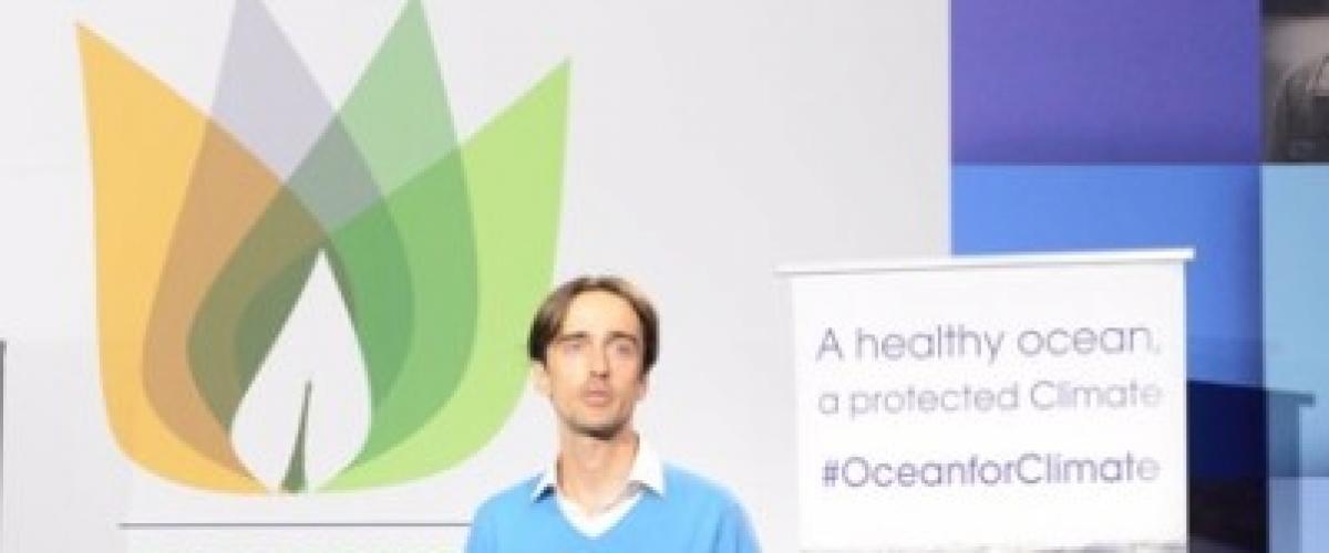 Pierre-Yves Cousteau parle aux jeunes pendant la COP21!