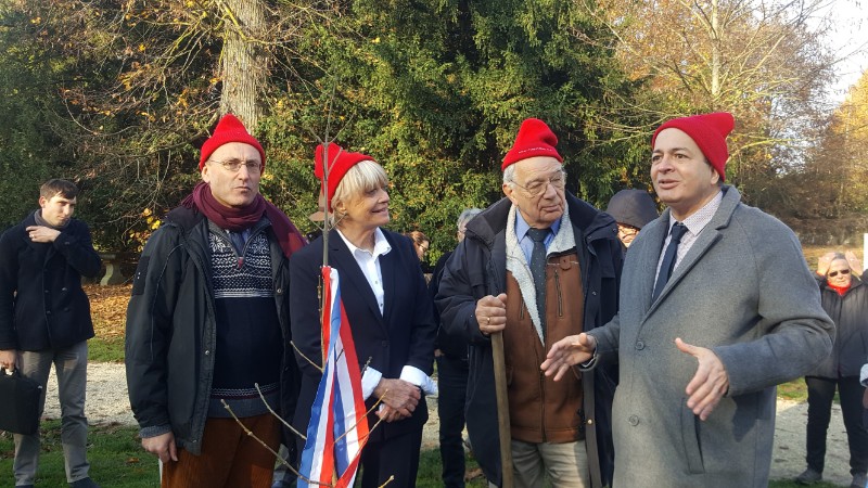 Francine Cousteau, avec monsieur le maire de Gretz-Armainvilliers Jean-Paul Garcia et son Chargé de Culture et Environnement, Christian Bourdeille.