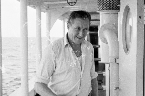 Cousteau rend hommage à Jean Tecdual Morgan